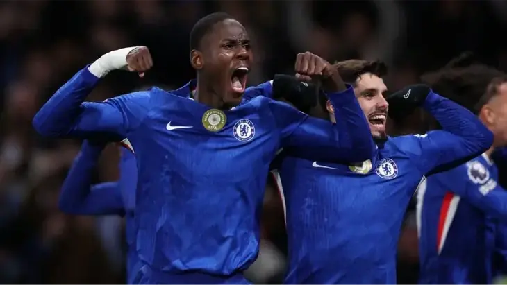 10 cầu thủ Chelsea quả cảm cầm hòa Arsenal